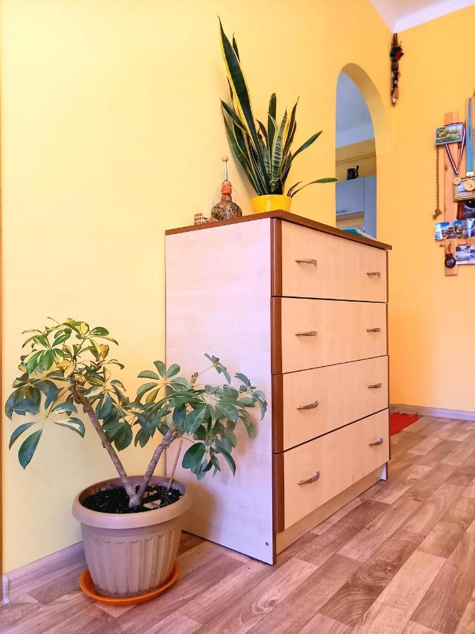 "В Центре Города" Квартира - "Downtown" Apartment Alma-Ata Exteriör bild