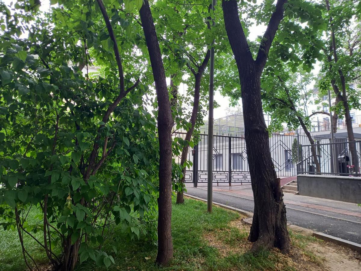 "В Центре Города" Квартира - "Downtown" Apartment Alma-Ata Exteriör bild